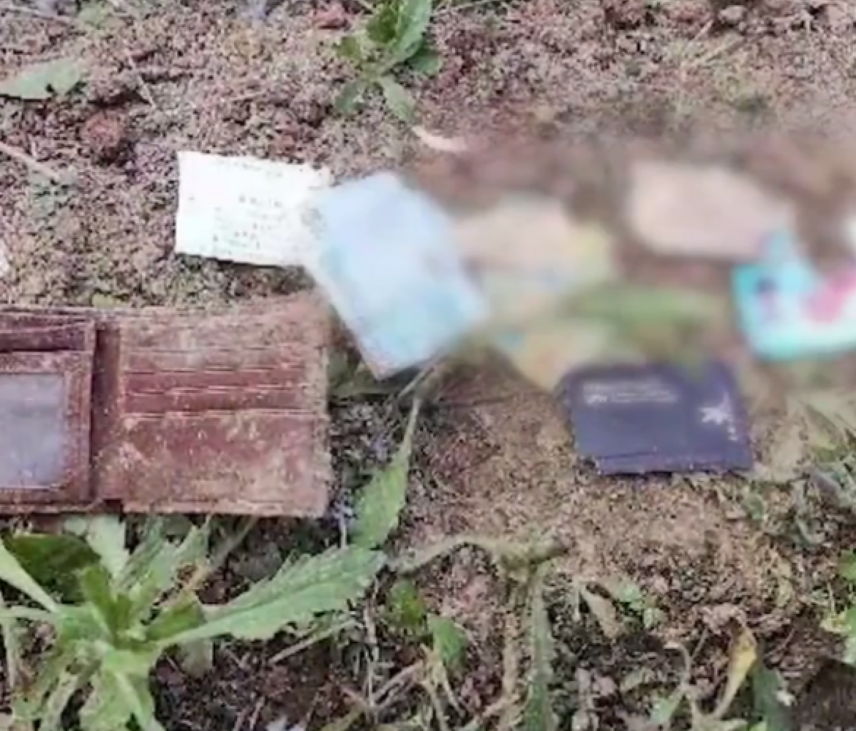 Trung Quốc tìm thấy thi thể và vật dụng của nạn nhân vụ tai nạn máy bay ảnh 1