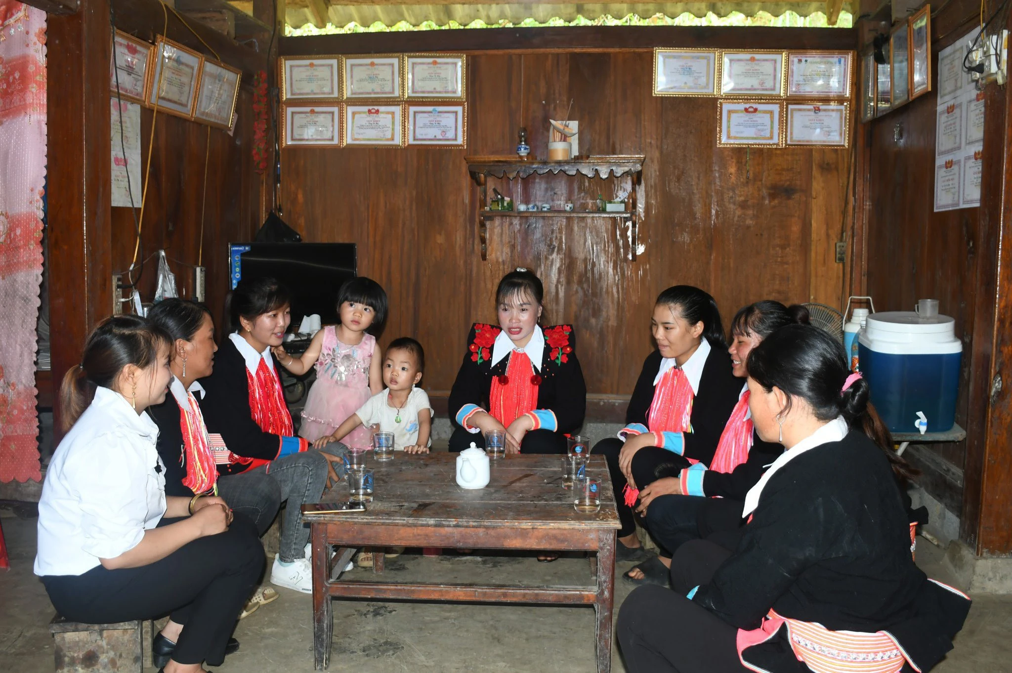 Hoa nở giữa "vùng đất thép" ảnh 9