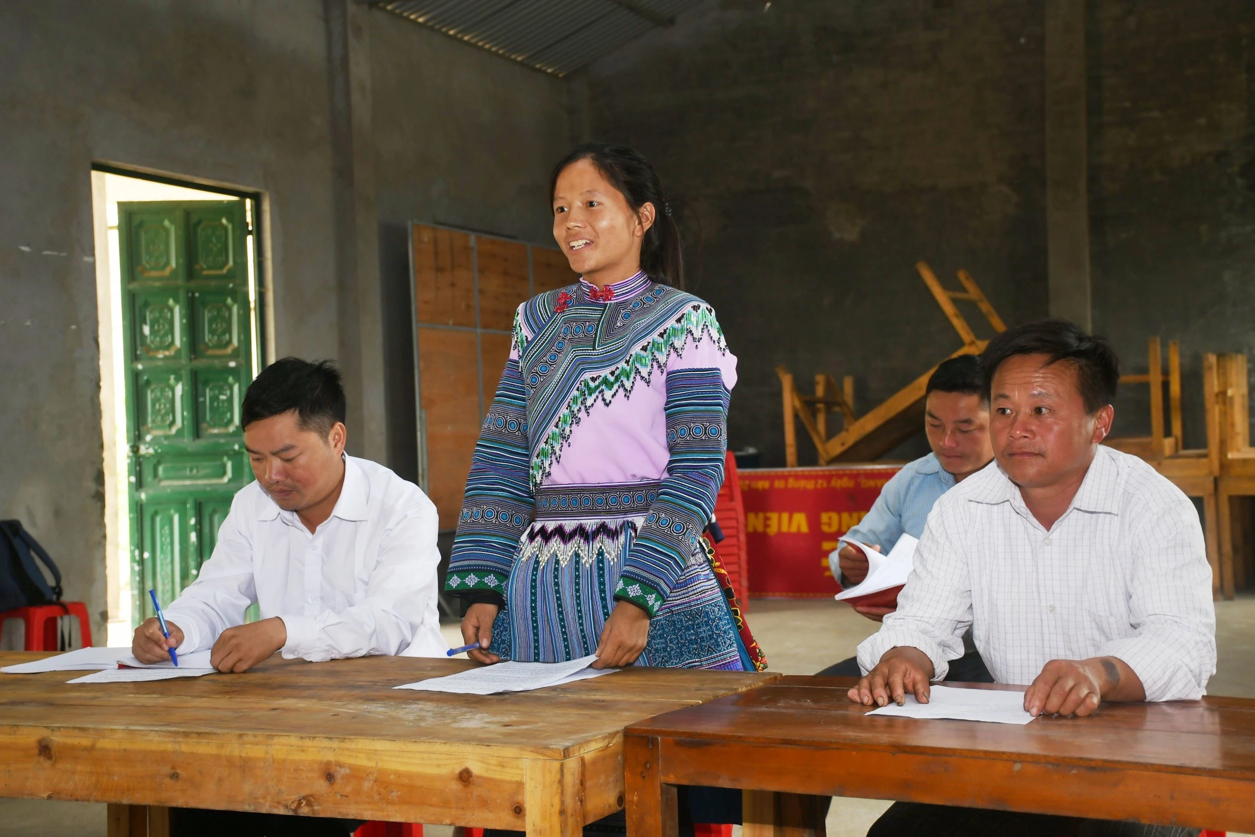 Hoa nở giữa "vùng đất thép" ảnh 8