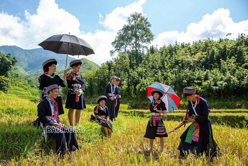 Người Mông xanh vui Tết Độc lập ảnh 2