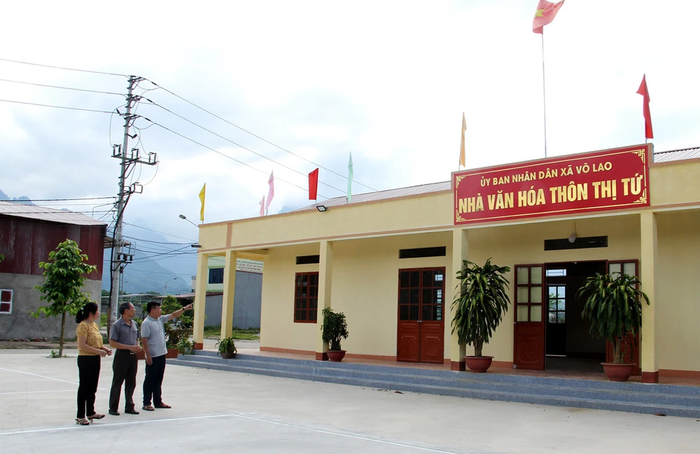 Dưới sự lãnh đạo của Chi bộ, người dân thôn Thị Tứ đóng góp kinh phí xây dựng nhà văn hóa thôn khang trang, tạo cảnh quan và nơi sinh hoạt, luyện tập thể thao. Dưới sự lãnh đạo của Chi bộ, người dân thôn Thị Tứ đóng góp kinh phí xây dựng nhà văn hóa thôn khang trang, tạo cảnh quan và nơi sinh hoạt, luyện tập thể thao.