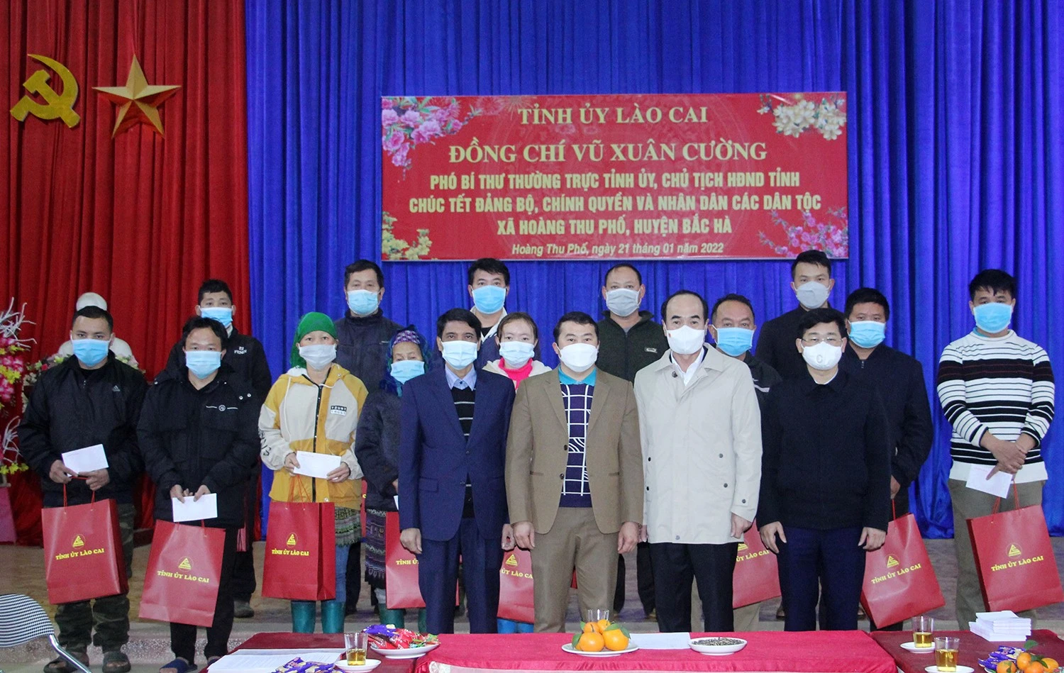 Các đồng chí lãnh đạo tỉnh thăm, chúc Tết tại Bắc Hà ảnh 4