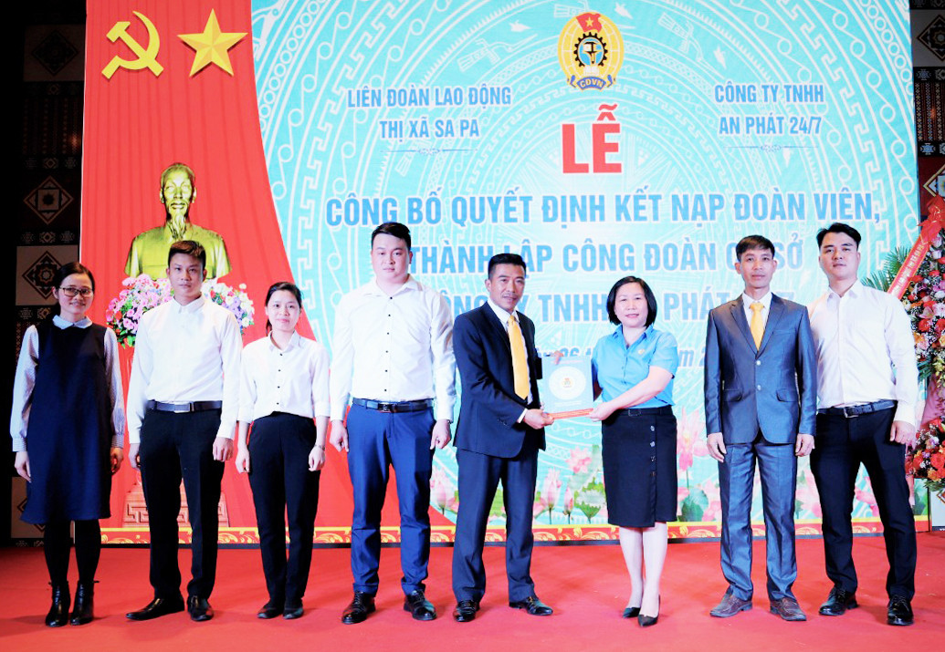 Thành lập tổ chức công đoàn rộng khắp góp phần quan trọng trong việc giáo dục và rèn luyện đội ngũ cán bộ, công nhân, viên chức, người lao động. Thành lập tổ chức công đoàn rộng khắp góp phần quan trọng trong việc giáo dục và rèn luyện đội ngũ cán bộ, công nhân, viên chức, người lao động.