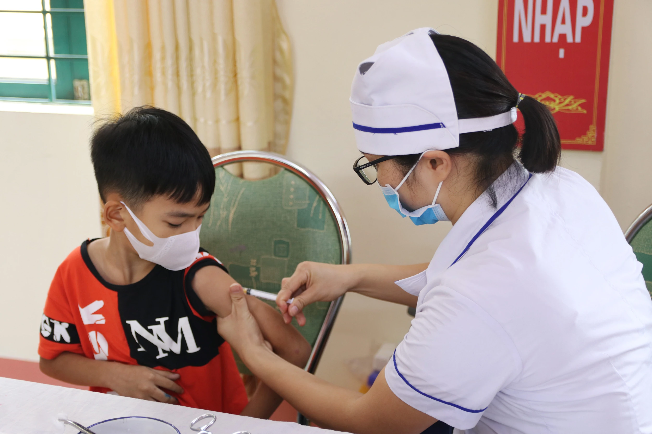 Gần 17.000 trẻ được tiêm bổ sung vắc xin phòng uốn ván - bạch hầu giảm liều ảnh 1