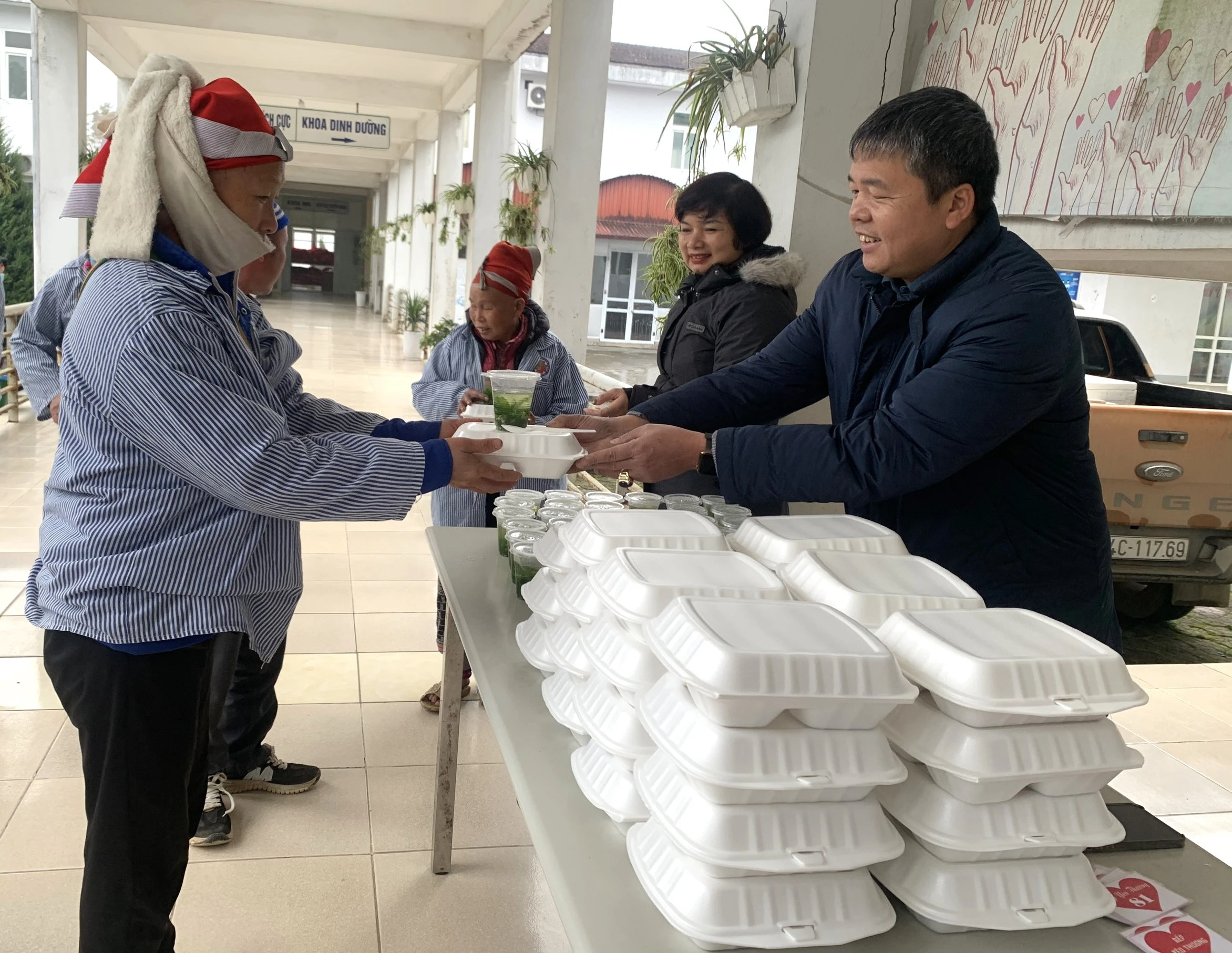 Bếp yêu thương - Ấm lòng bệnh nhân nghèo ảnh 1