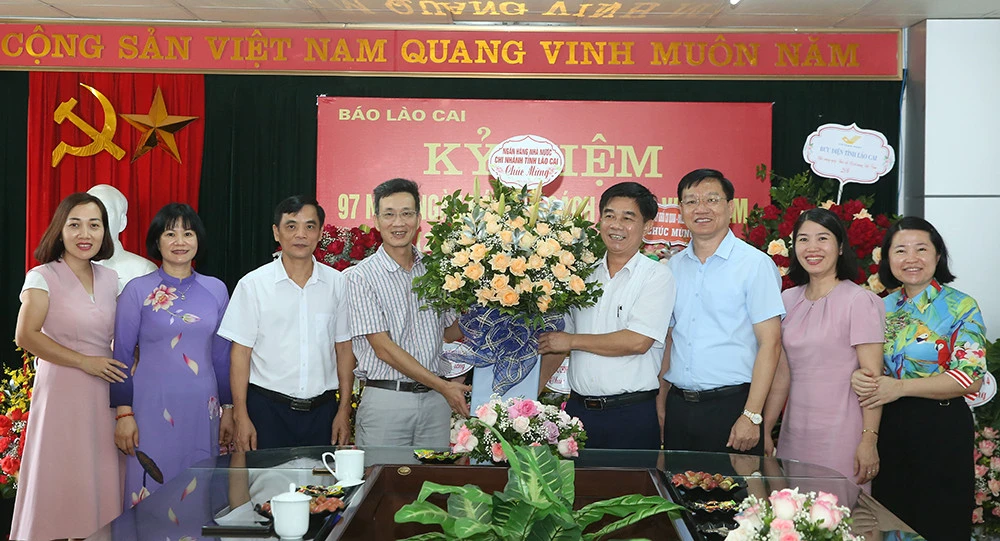 Các cơ quan, đơn vị, địa phương chúc mừng Báo Lào Cai nhân 97 năm Ngày Báo chí cách mạng Việt Nam ảnh 21 Các cơ quan, đơn vị, địa phương chúc mừng Báo Lào Cai nhân 97 năm Ngày Báo chí cách mạng Việt Nam ảnh 21