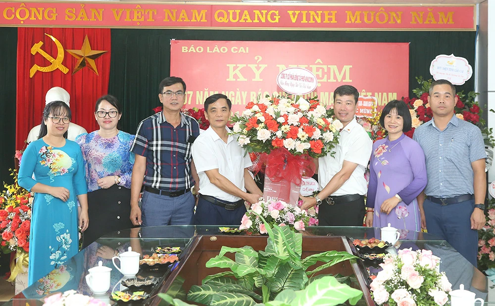 Các cơ quan, đơn vị, địa phương chúc mừng Báo Lào Cai nhân 97 năm Ngày Báo chí cách mạng Việt Nam ảnh 42 Các cơ quan, đơn vị, địa phương chúc mừng Báo Lào Cai nhân 97 năm Ngày Báo chí cách mạng Việt Nam ảnh 42