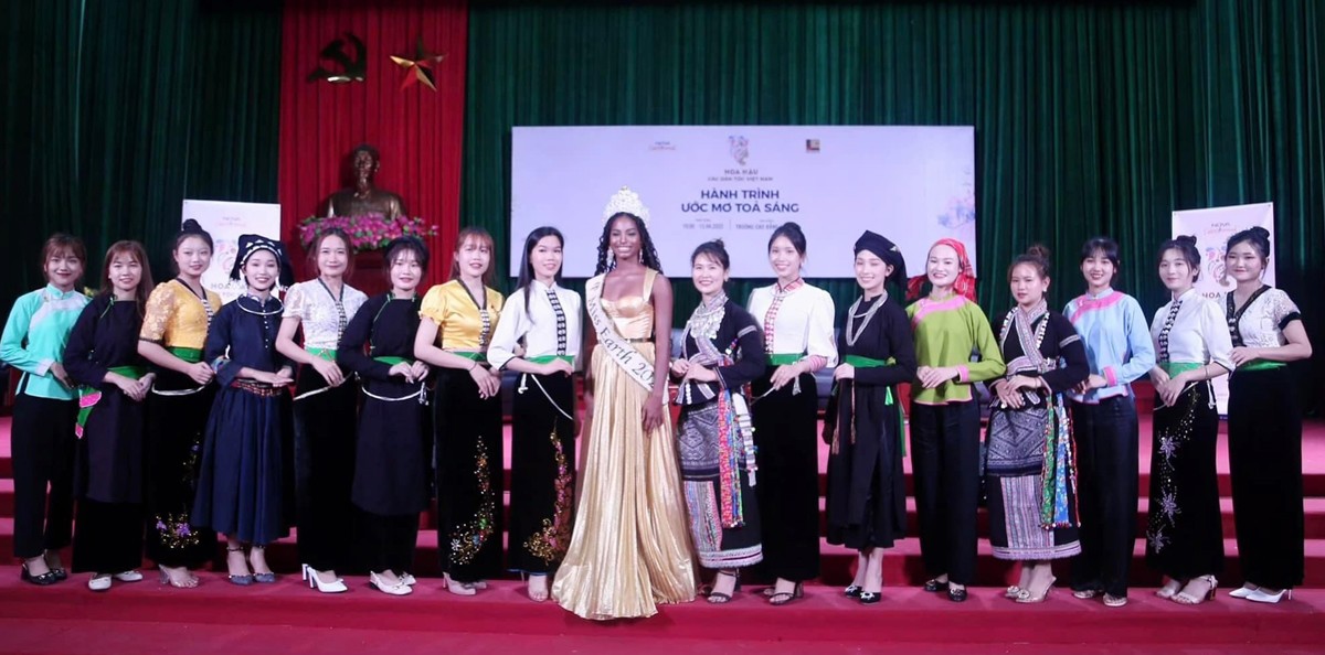 Hoa hậu Trái đất 2021 Destiny Wagner đến giao lưu, góp phần lan tỏa năng lượng tích cực cho các cô gái sinh sống, học tập tại Lào Cai. Hoa hậu Trái đất 2021 Destiny Wagner đến giao lưu, góp phần lan tỏa năng lượng tích cực cho các cô gái sinh sống, học tập tại Lào Cai.