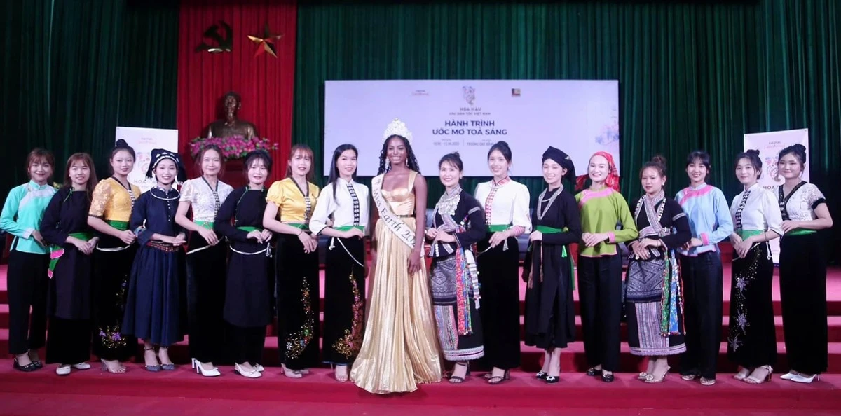 Hoa hậu Trái đất 2021 Destiny Wagner đến giao lưu, góp phần lan tỏa năng lượng tích cực cho các cô gái sinh sống, học tập tại Lào Cai.