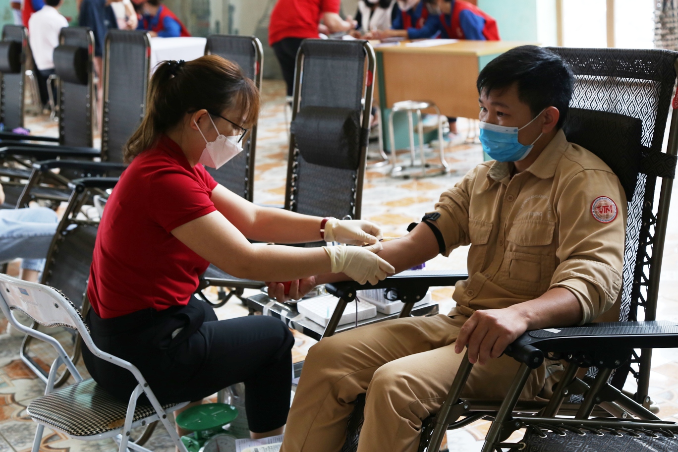 Tiếp nhận 517 đơn vị máu từ Ngày hội "Những giọt máu hồng công nhân, viên chức, lao động" năm 2022 ảnh 3