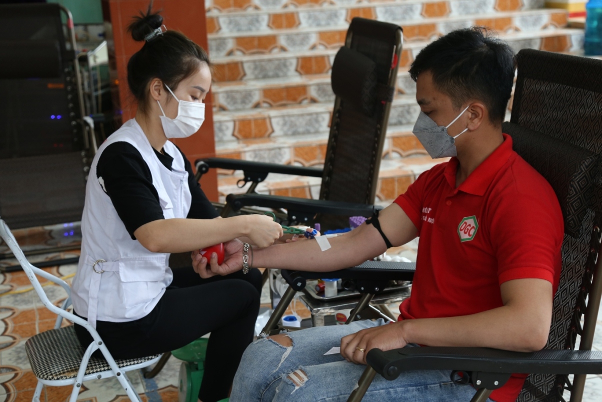 Tiếp nhận 517 đơn vị máu từ Ngày hội "Những giọt máu hồng công nhân, viên chức, lao động" năm 2022 ảnh 2