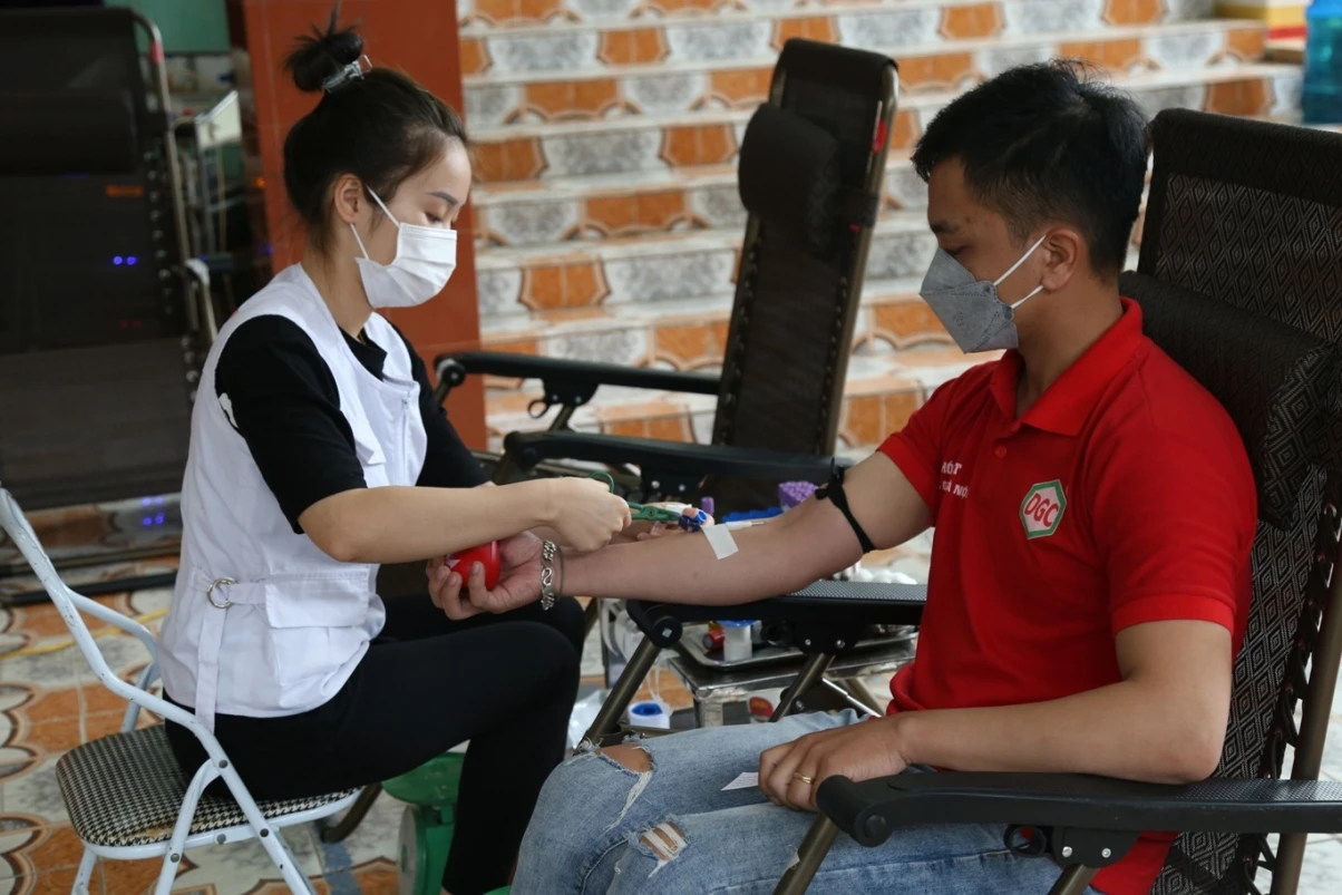 Tiếp nhận 517 đơn vị máu từ Ngày hội "Những giọt máu hồng công nhân, viên chức, lao động" năm 2022 ảnh 2
