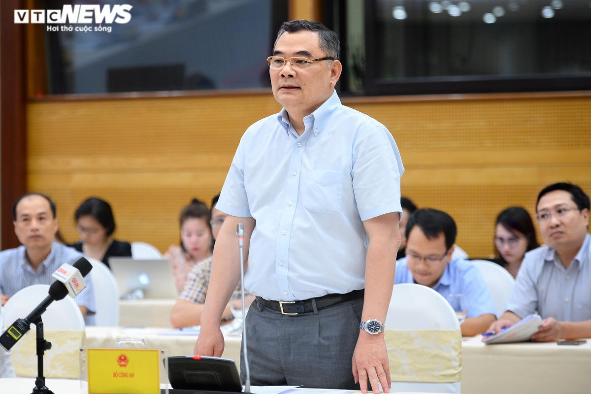 Trung tướng Tô Ân Xô tại cuộc họp báo Chính phủ thường kỳ tháng 5/2021.