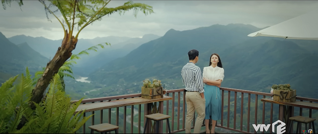 Một cảnh hẹn hò nhìn xuống thung lũng Mường Hoa của thị xã Sa Pa. Một cảnh hẹn hò nhìn xuống thung lũng Mường Hoa của thị xã Sa Pa.