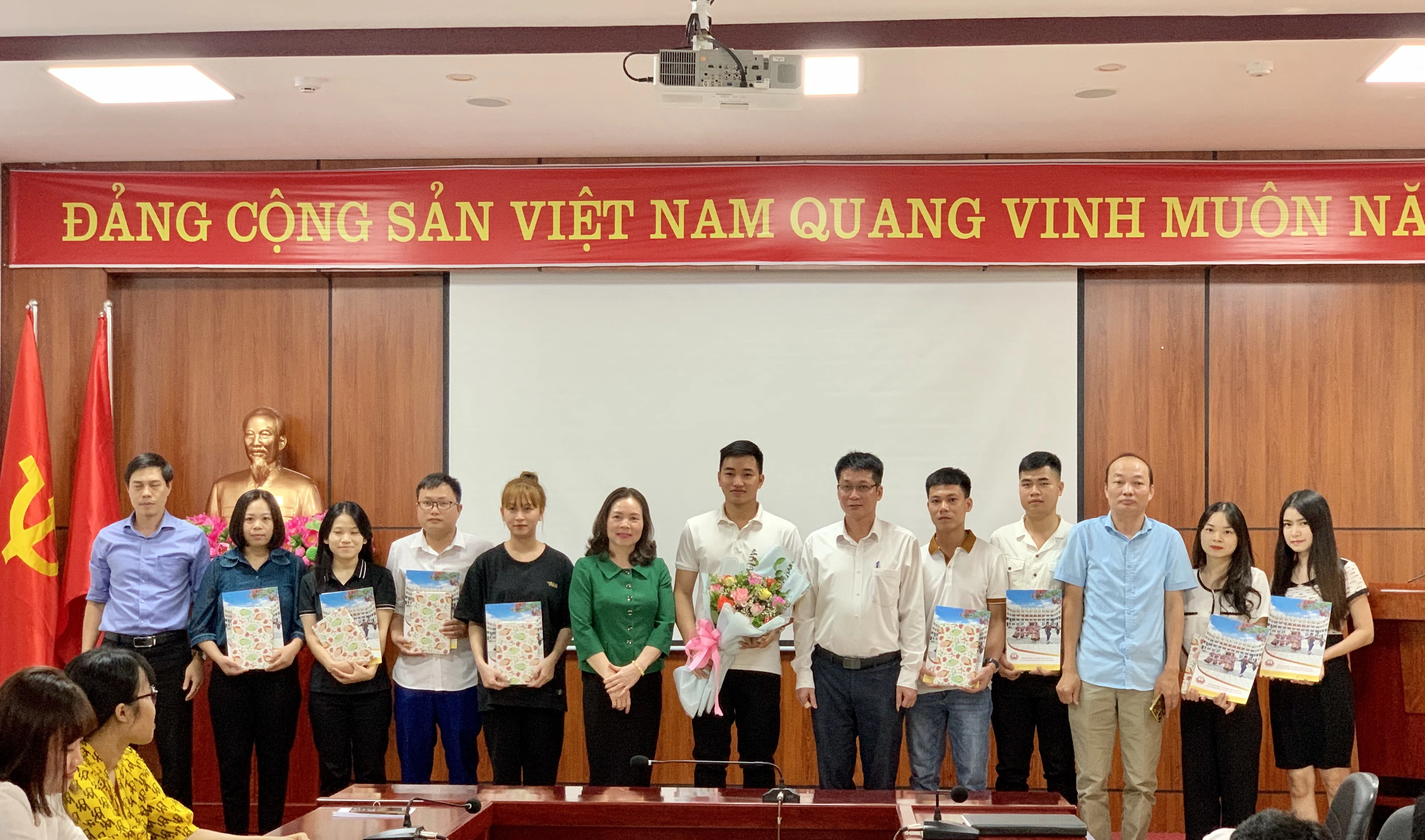 Gặp mặt giáo viên THPT mới tuyển dụng năm 2022 ảnh 2