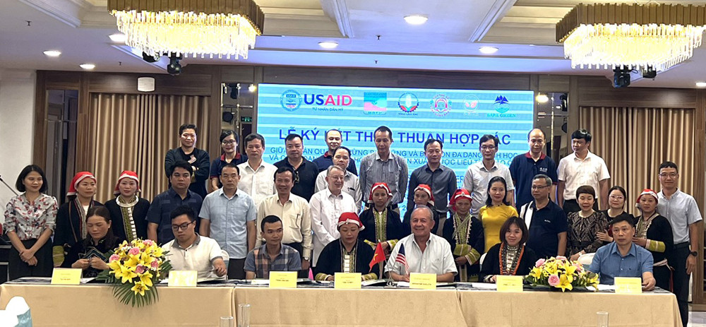 Đại diện dự án VFBC ký thỏa thuận hợp tác với các doanh nghiệp, hợp tác xã tại Lào Cai.