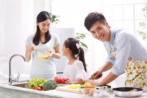 Gia đình sẽ càng hạnh phúc hơn khi người đàn ông cùng vun vén cho căn bếp của gia đình. Ảnh minh họa.