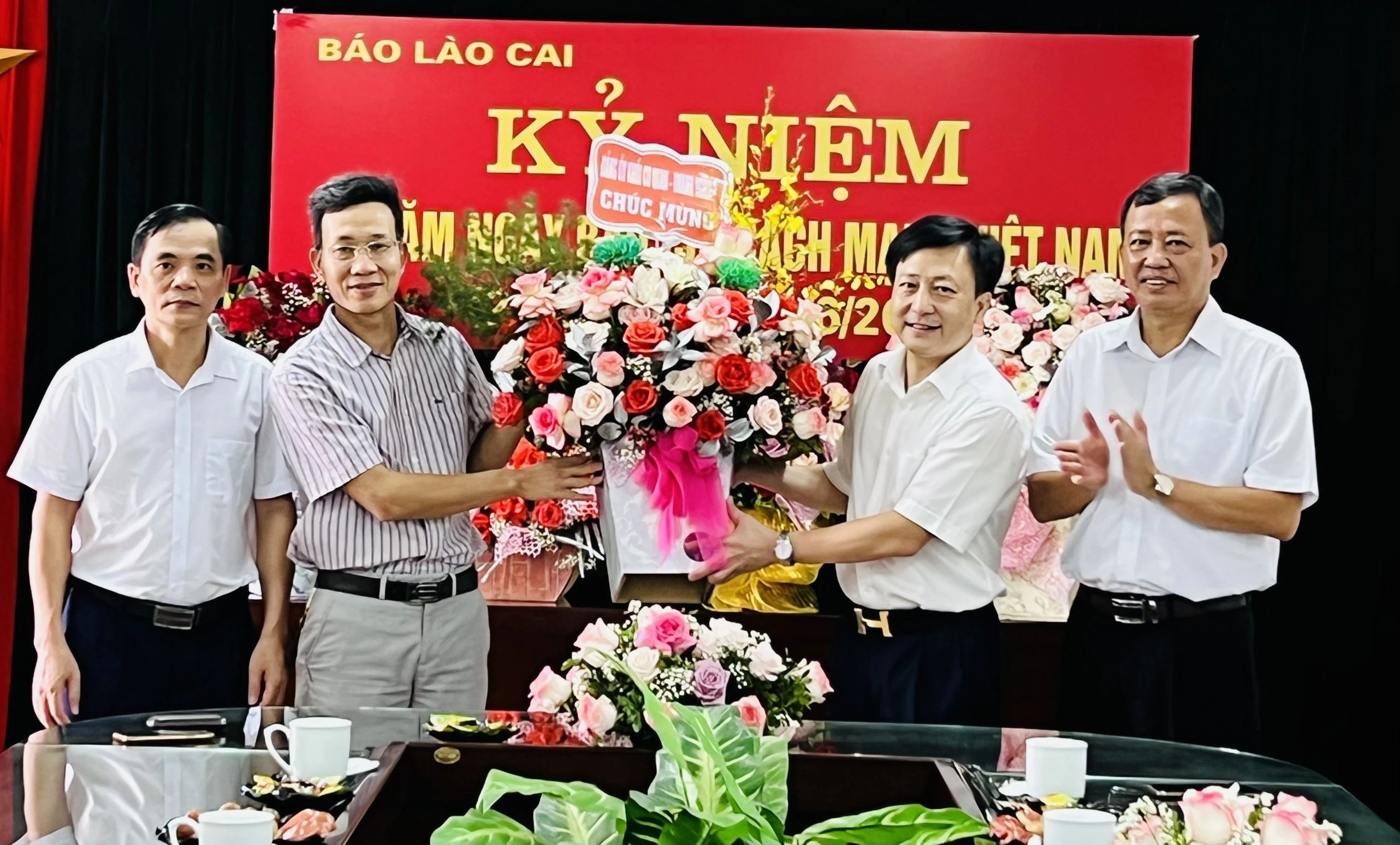 Các cơ quan, đơn vị, địa phương chúc mừng Báo Lào Cai nhân 97 năm Ngày Báo chí cách mạng Việt Nam ảnh 5 Các cơ quan, đơn vị, địa phương chúc mừng Báo Lào Cai nhân 97 năm Ngày Báo chí cách mạng Việt Nam ảnh 5