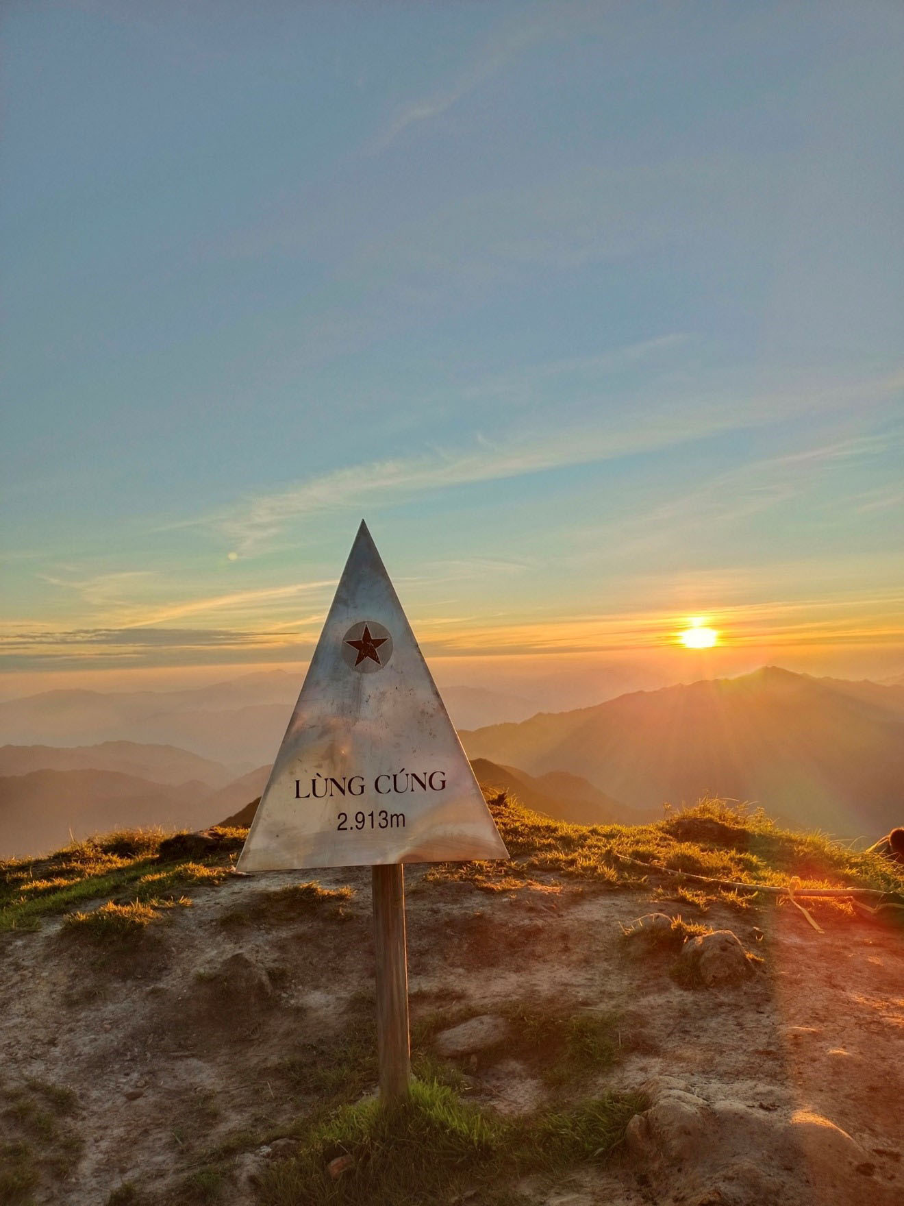 Trekking đỉnh Lùng Cúng, trải nghiệm mới khi đến Mù Cang Chải ảnh 8 Trekking đỉnh Lùng Cúng, trải nghiệm mới khi đến Mù Cang Chải ảnh 8