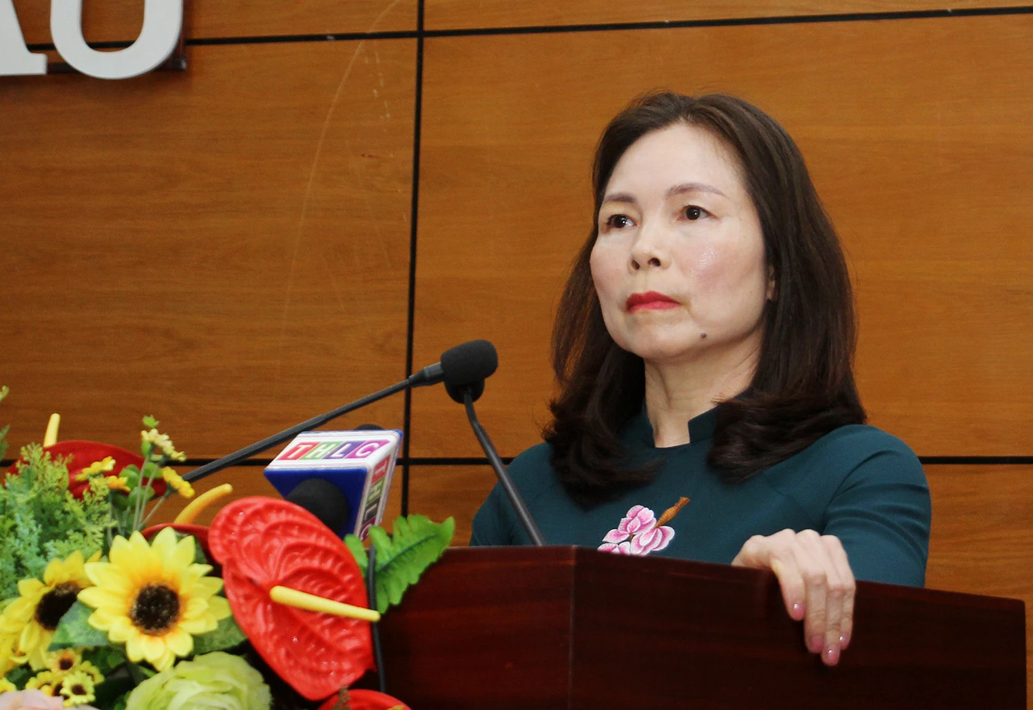 Kỳ họp thứ 6 HĐND tỉnh khóa XVI: Sôi nổi thảo luận, chất vấn, giải trình tại hội trường ảnh 17