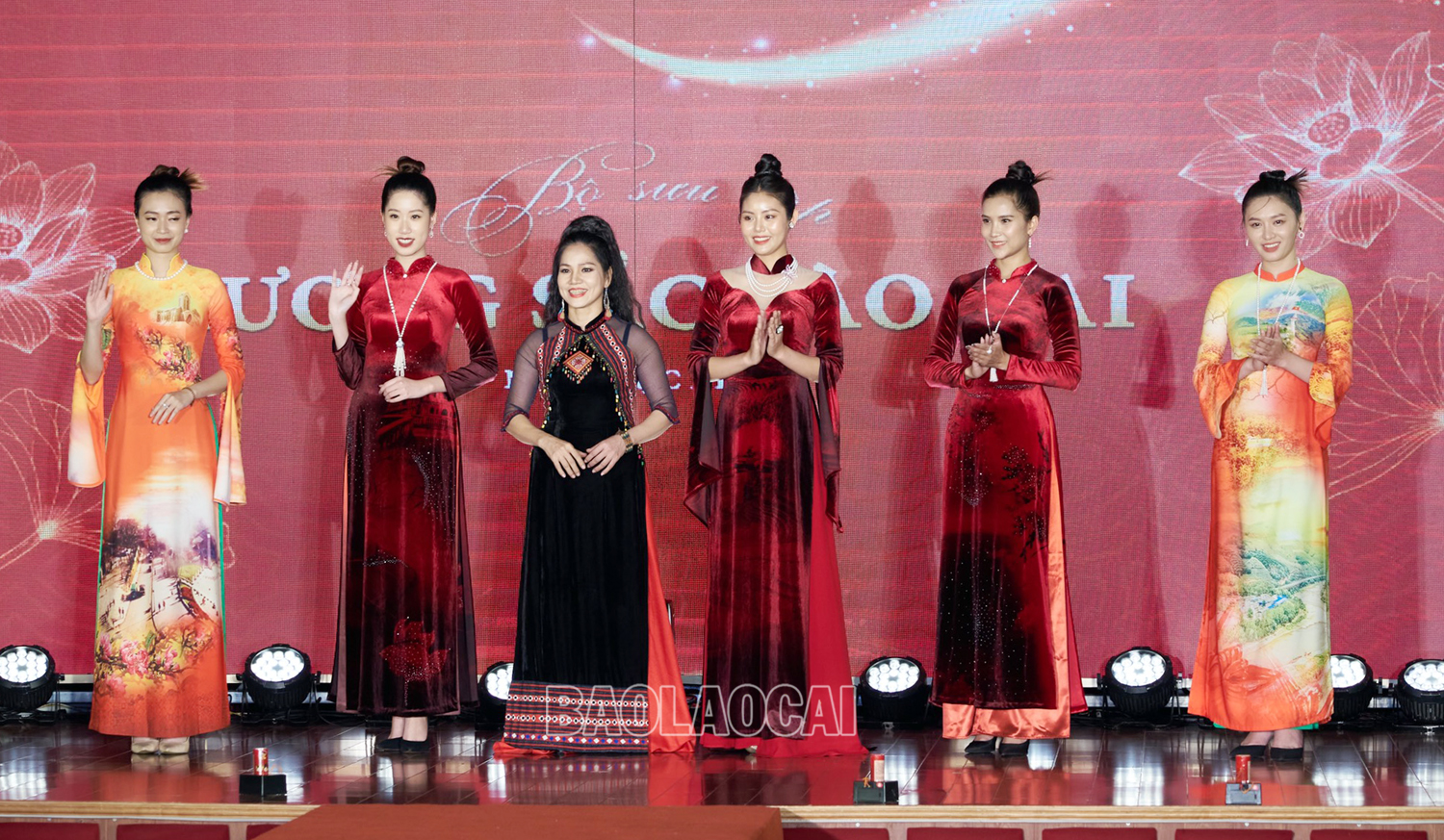 Quảng bá nét đẹp Lào Cai qua bộ sưu tập áo dài ảnh 2 Quảng bá nét đẹp Lào Cai qua bộ sưu tập áo dài ảnh 2