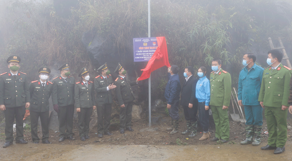 Đoàn Thanh niên Công an tỉnh: Sôi nổi hoạt động “Xuân biên cương - Ấm tình quân dân” ảnh 2