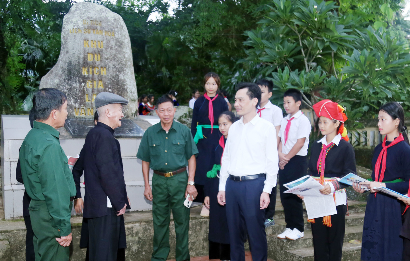 Ðảng bộ huyện Văn Bàn: 75 năm xây dựng và trưởng thành ảnh 1