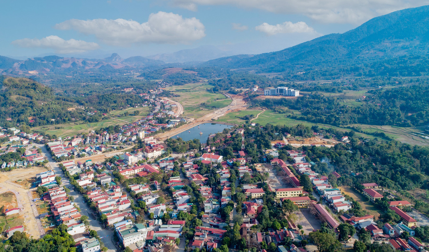 Ðảng bộ huyện Văn Bàn: 75 năm xây dựng và trưởng thành ảnh 3