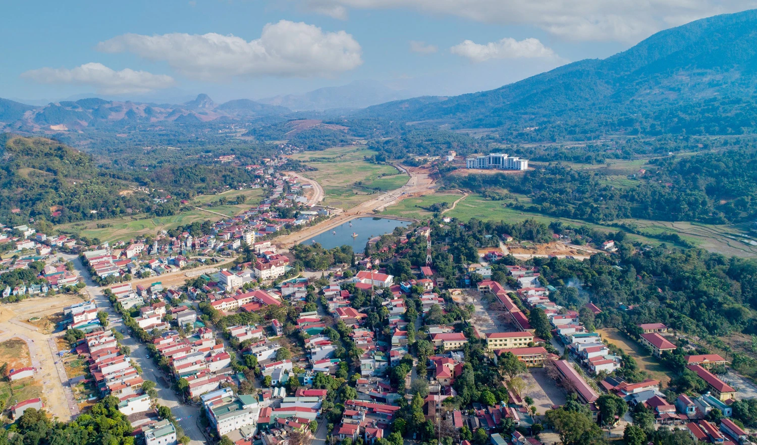 Ðảng bộ huyện Văn Bàn: 75 năm xây dựng và trưởng thành ảnh 3