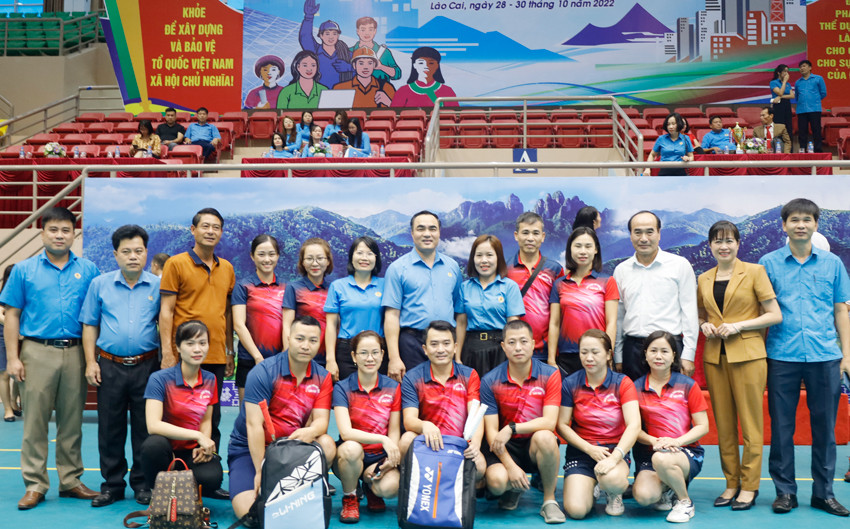 Gần 400 vận động viên tham gia Giải cầu lông, bóng bàn, bóng chuyền hơi công nhân, viên chức, lao động tỉnh lần thứ X ảnh 8