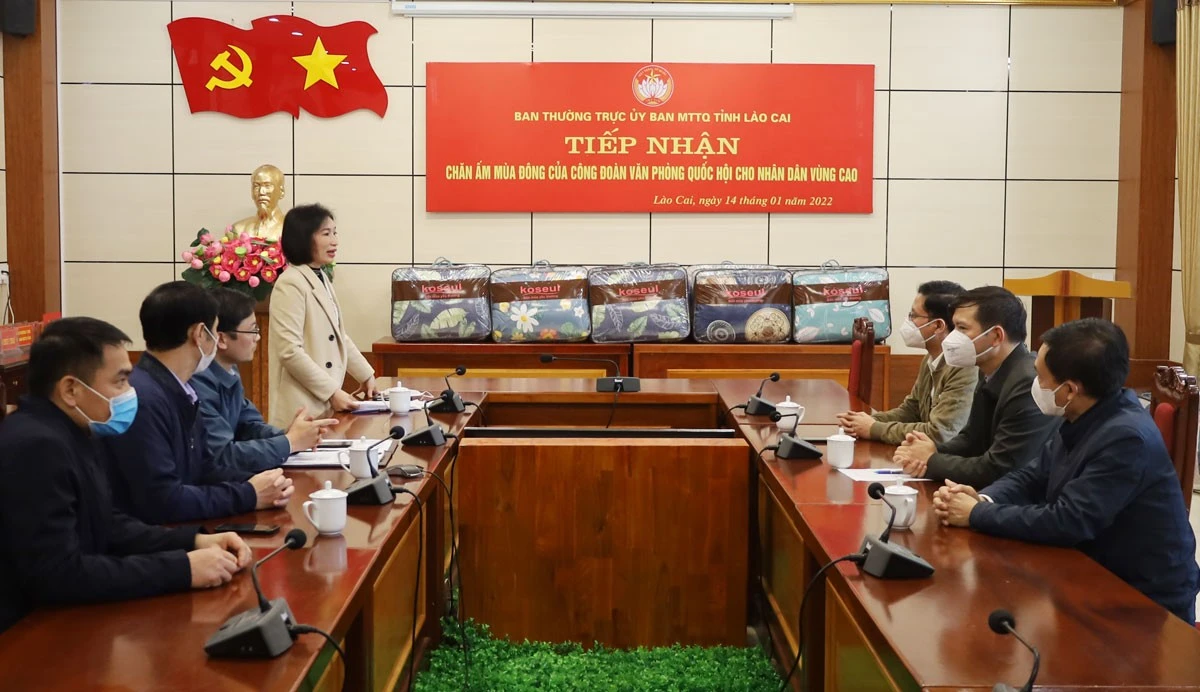 Quang cảnh buổi tiếp nhận.