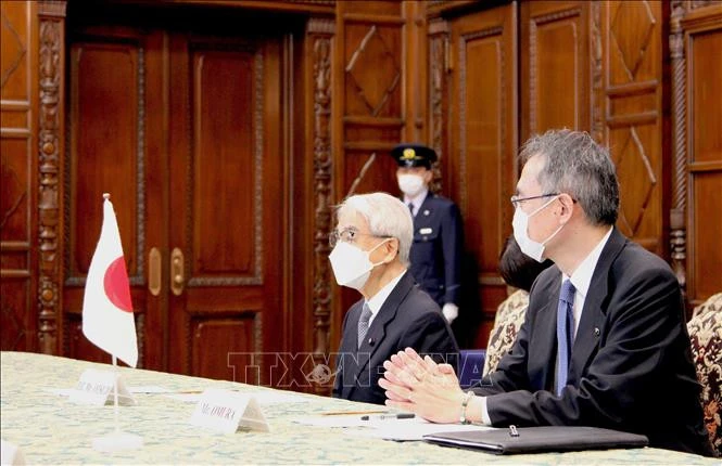 Ngài Hidehisa Otsuji (trái), Chủ tịch Thượng viện Nhật Bản, tại cuộc hội kiến. Ngài Hidehisa Otsuji (trái), Chủ tịch Thượng viện Nhật Bản, tại cuộc hội kiến.