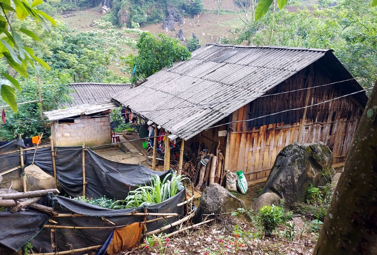 Những ngôi nhà của người Mông ở Pờ Sì Ngài.