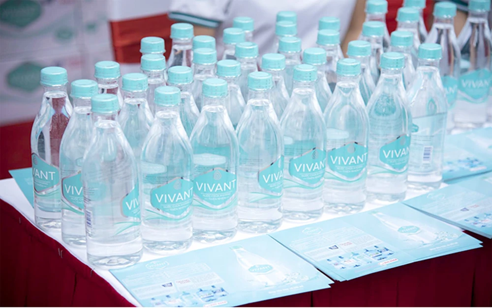 Sản xuất và đóng chai dưới quy trình và công nghệ hiện đại.