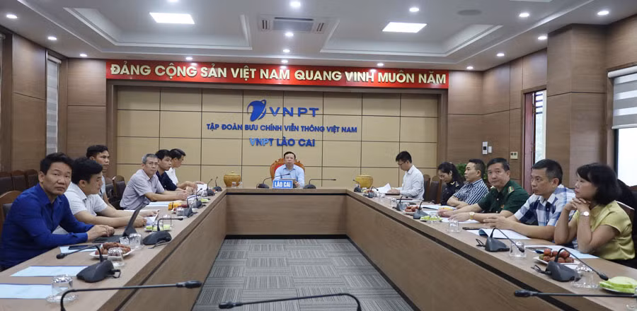 Các đại biểu tham dự hội nghị tại điểm cầu tỉnh Lào Cai.