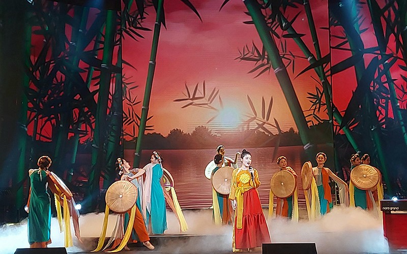 Nhà thơ Hữu Thỉnh vinh dự nhận Huân chương Độc lập hạng Nhì ảnh 2