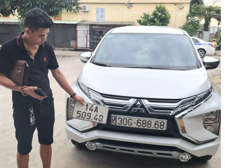 Một tài xế dùng biển giả bị phạt 17,6 triệu đồng, tước bằng lái 3 tháng ảnh 1