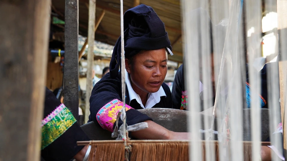 Nghề dệt vải truyền thống của người Thu Lao ảnh 1