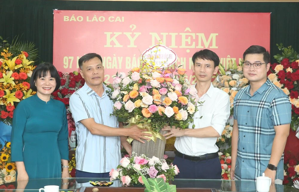 Các cơ quan, đơn vị, địa phương chúc mừng Báo Lào Cai nhân 97 năm Ngày Báo chí cách mạng Việt Nam ảnh 9 Các cơ quan, đơn vị, địa phương chúc mừng Báo Lào Cai nhân 97 năm Ngày Báo chí cách mạng Việt Nam ảnh 9