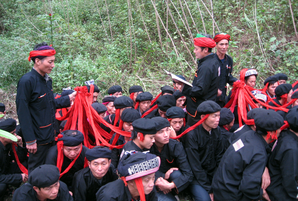 Thục tục cấp quân binh trong thực hành nghi lễ cấp sắc.