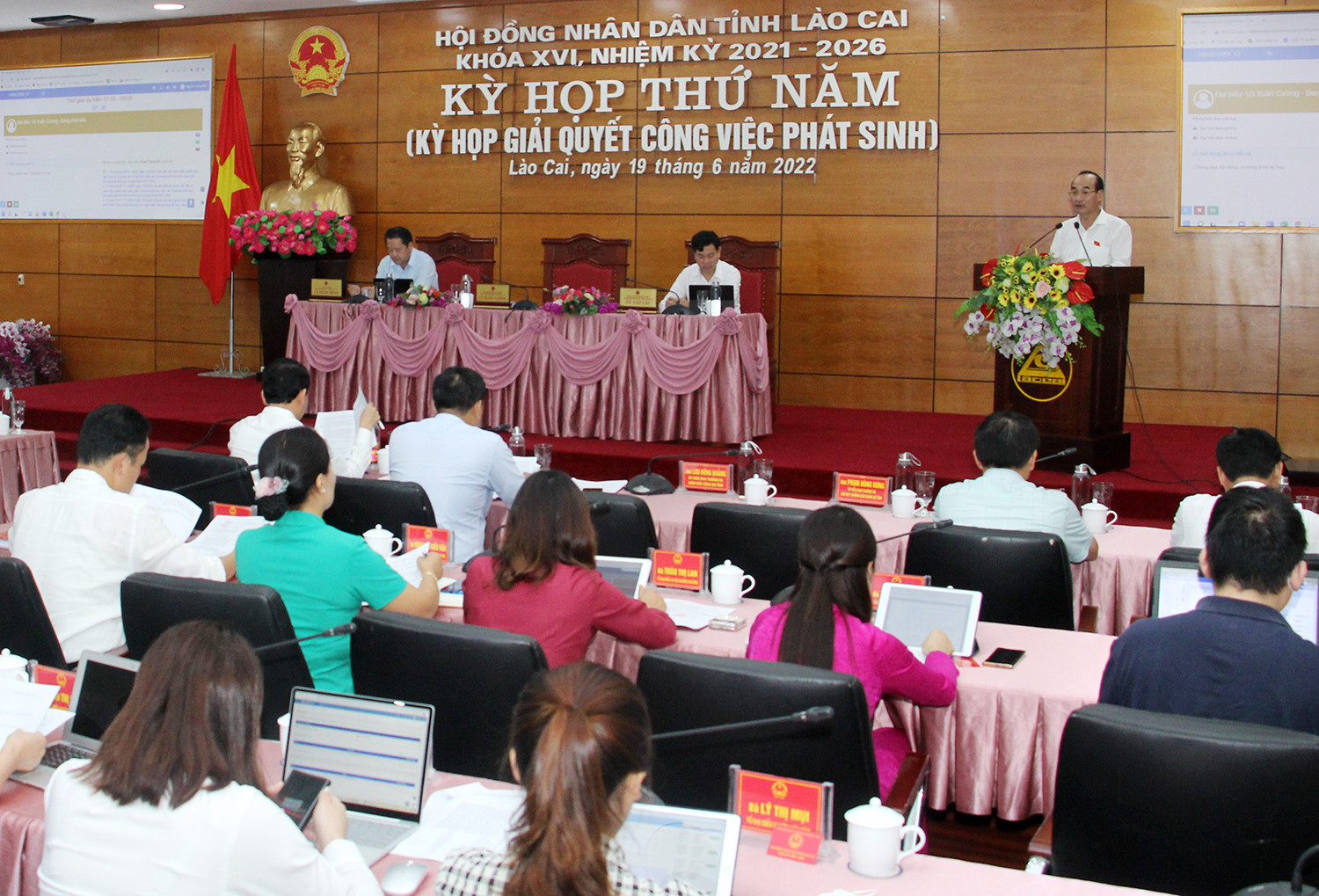 Quang cảnh kỳ họp.