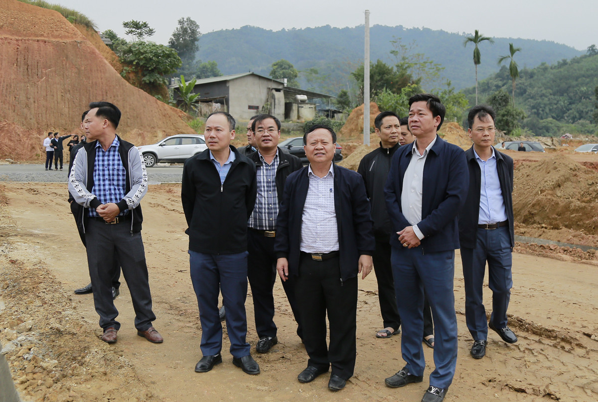 Phó Chủ tịch UBND tỉnh Nguyễn Trọng Hài kiểm tra tiến độ giải phóng mặt bằng Cảng Hàng không Sa Pa ảnh 2