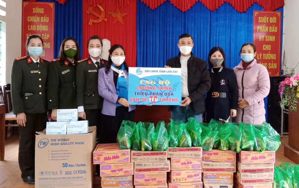 Hội Phụ nữ huyện Bảo Thắng tiếp nhận quà tặng hội viên mắc Covid-19. Hội Phụ nữ huyện Bảo Thắng tiếp nhận quà tặng hội viên mắc Covid-19.