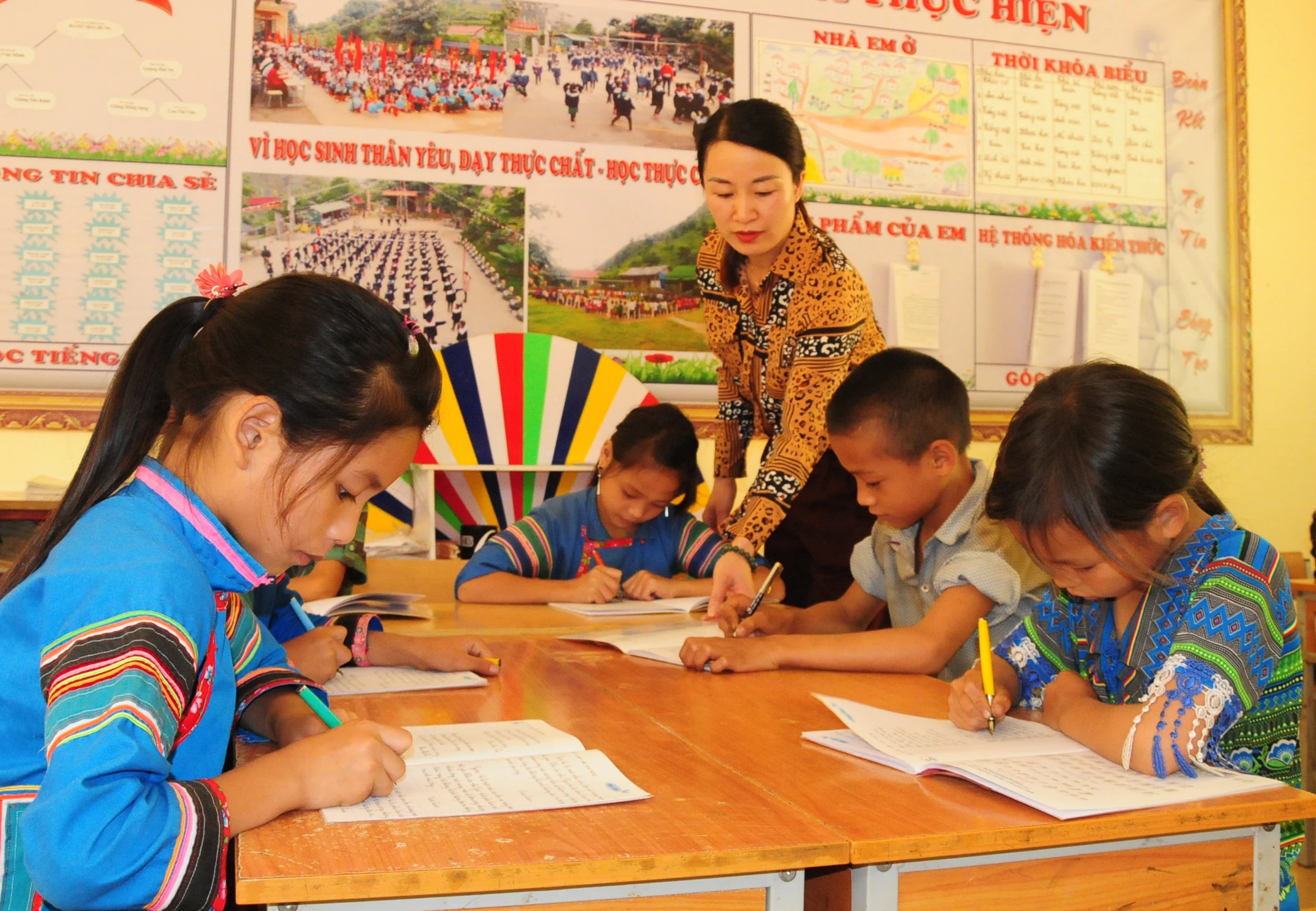 Tham gia BHYT góp phần đảm bảo quyền lợi của học sinh, sinh viên.