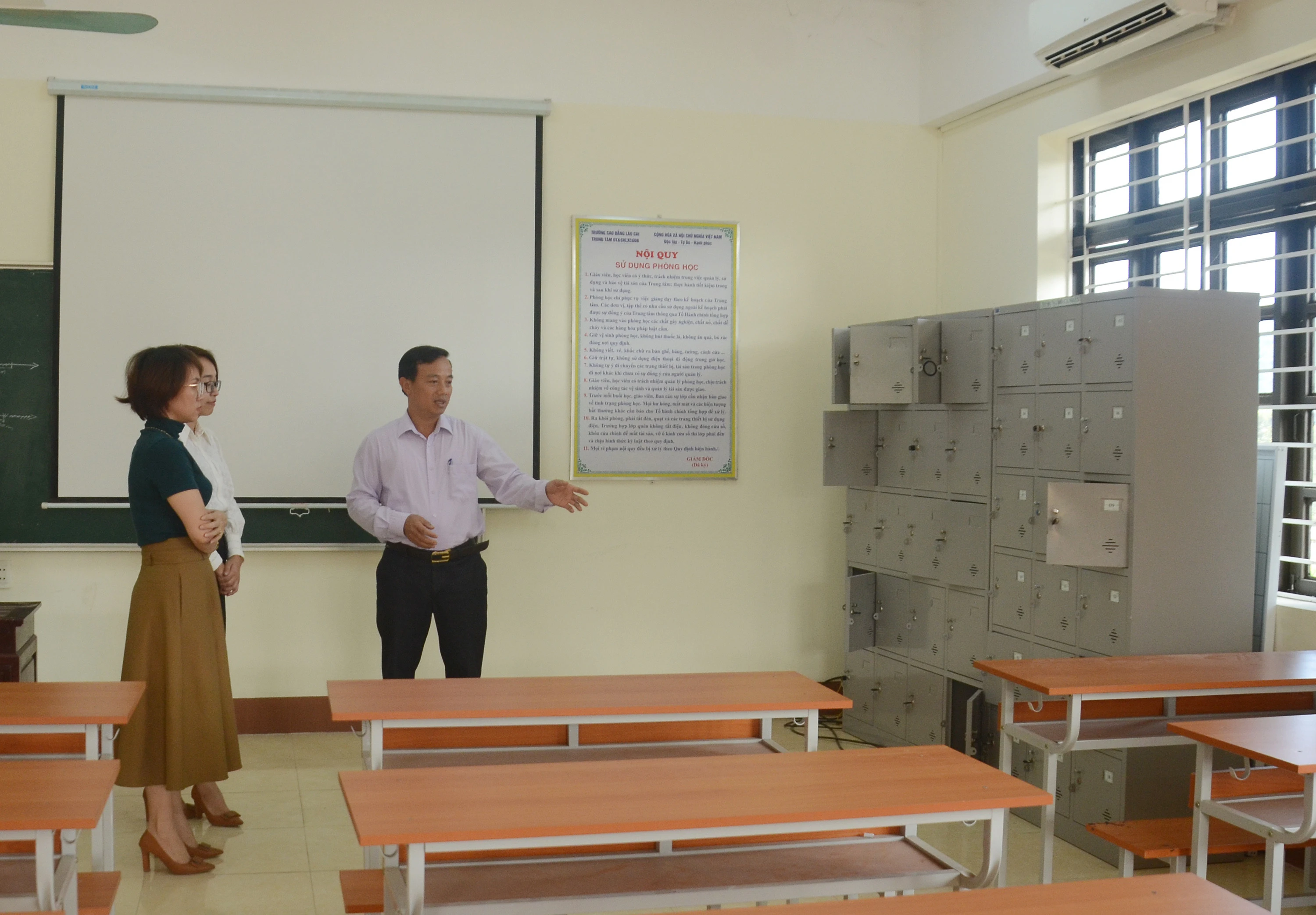 Trung tâm Đào tạo và Sát hạch lái xe cơ giới đường bộ (Trường Cao đẳng Lào Cai) chuẩn bị phòng đặt thiết bị nhưng chưa thể mua cabin điện tử.