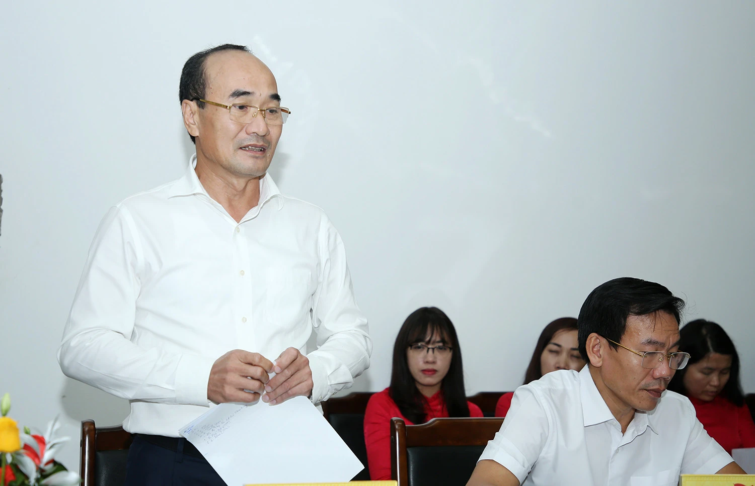 Các đồng chí Thường trực Tỉnh ủy nhất trí với những kiến nghị của Báo Lào Cai. Các đồng chí Thường trực Tỉnh ủy nhất trí với những kiến nghị của Báo Lào Cai.