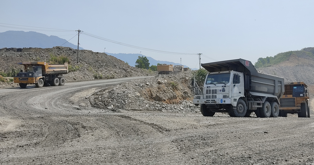 Trên công trường khai thác quặng đồng. Trên công trường khai thác quặng đồng.