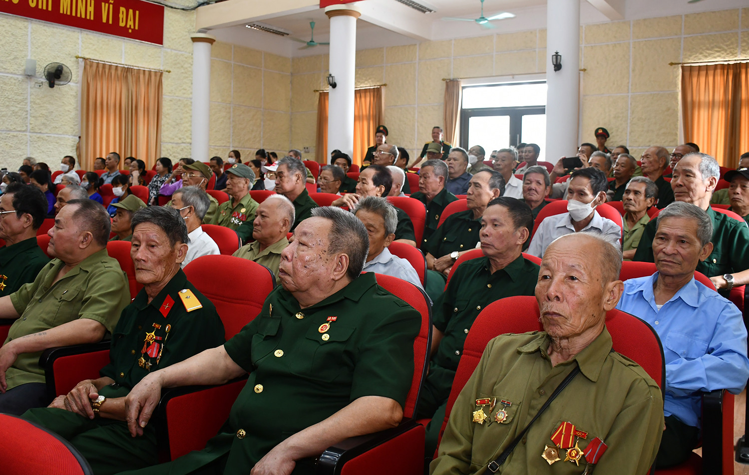 Gặp mặt cán bộ, chiến sĩ, thân nhân các gia đình liệt sĩ Tiểu đoàn Hoàng Liên Sơn 2 tham gia chiến đấu tại tỉnh Bình Dương ảnh 2