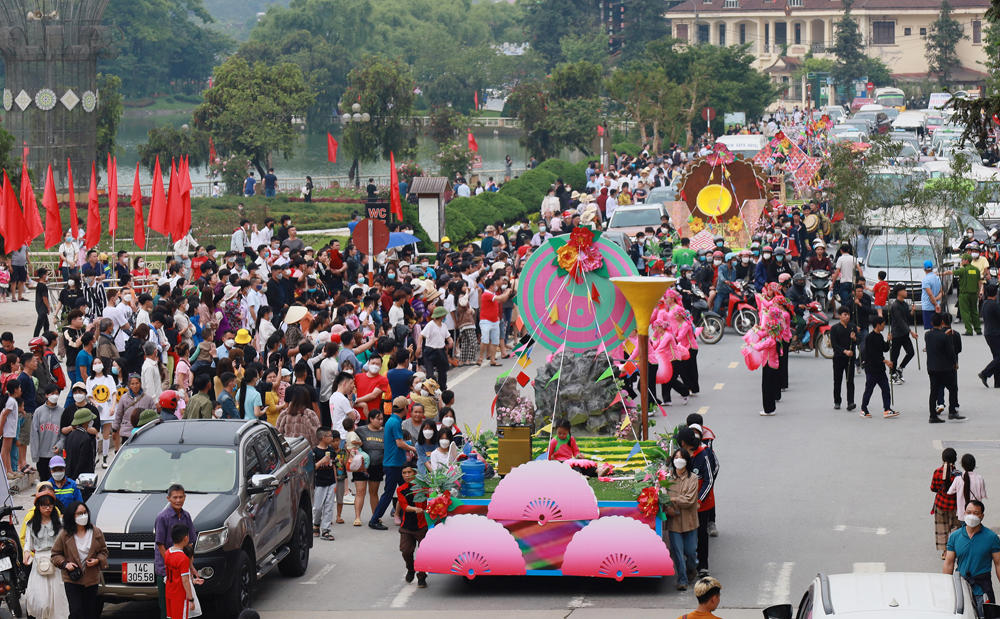 Liên kết giúp du lịch Lào Cai phát triển nhanh và bền vững. Liên kết giúp du lịch Lào Cai phát triển nhanh và bền vững.
