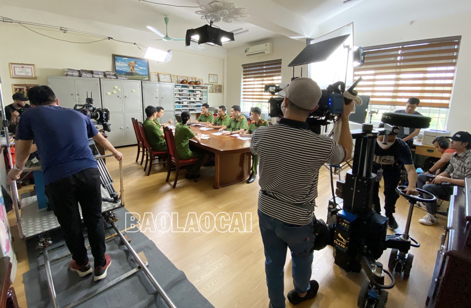 Các phân cảnh đầu tiên của bộ phim "Đấu trí" đang được ghi hình tại Phòng An ninh kinh tế, Công an tỉnh Lào Cai.